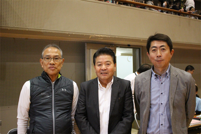 左から吉原理事長、横峯先生、やまゆり保育園の柳下理事長