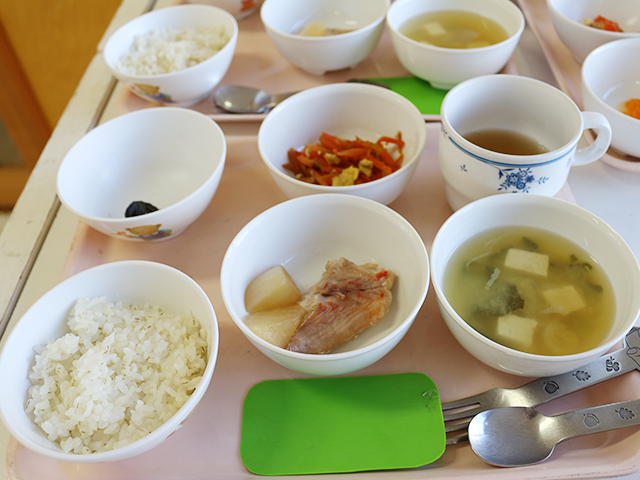 給食2｜SUNはるかぜ保育園